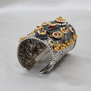 Close-up of the bird motifs on the German silver Kundan handwork kada