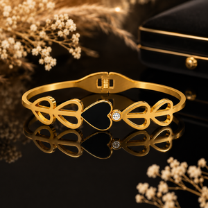 Third product presentation of the gold black-heart crystal kada