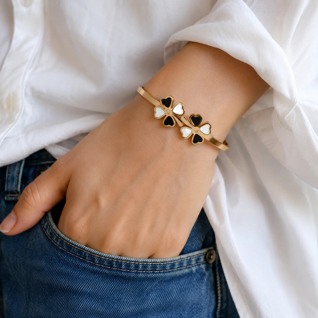 Side view of the gold black clover crystal kada