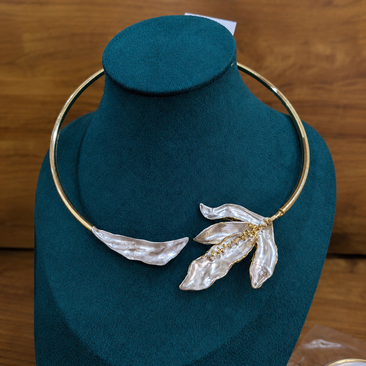 Side view of the gold blush floral collar Hasali