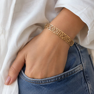 Alternate detail view of the floral openwork hinged kada