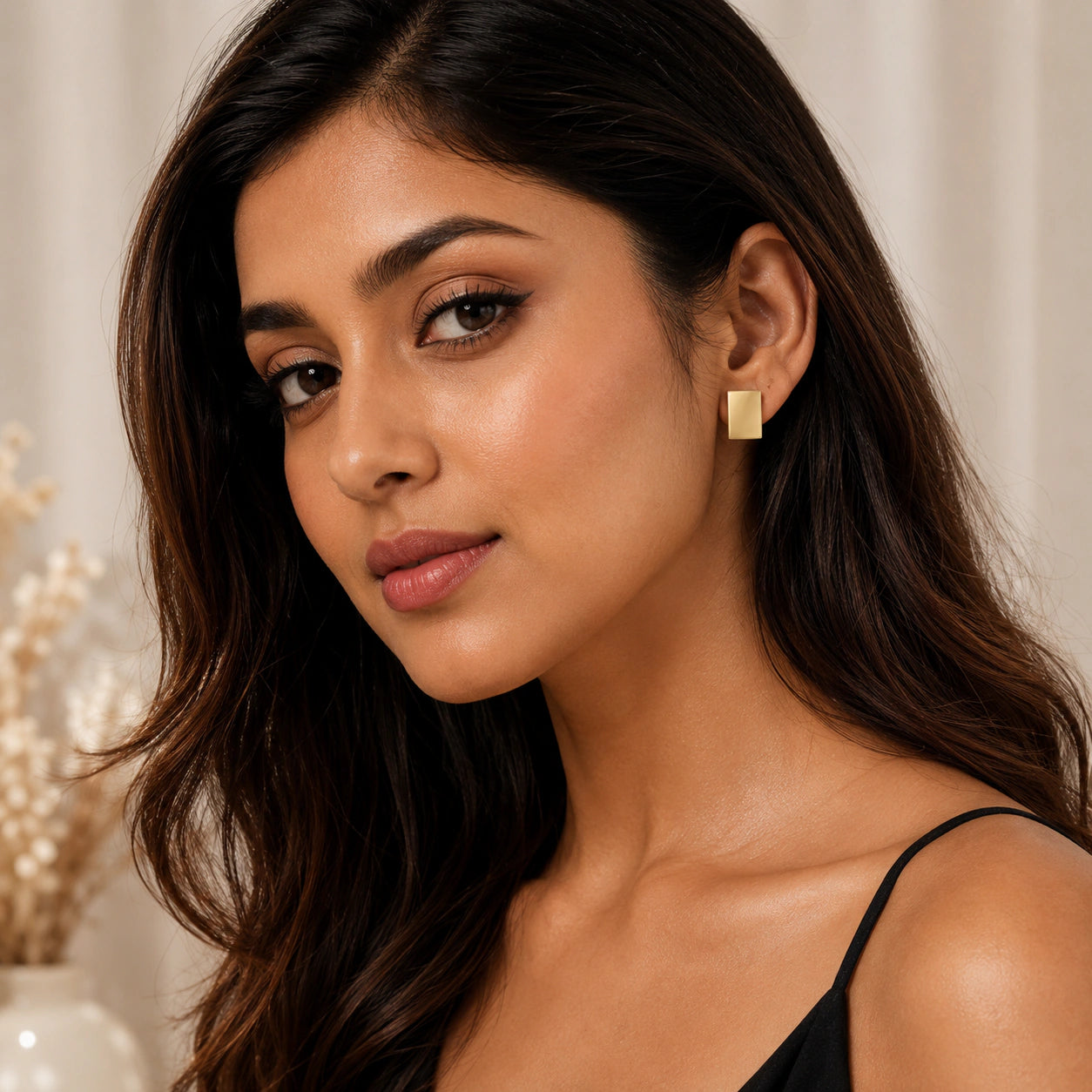 Size guide showing the proportions of the green halo earring set