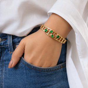Alternate detail view of the green stone openwork kada