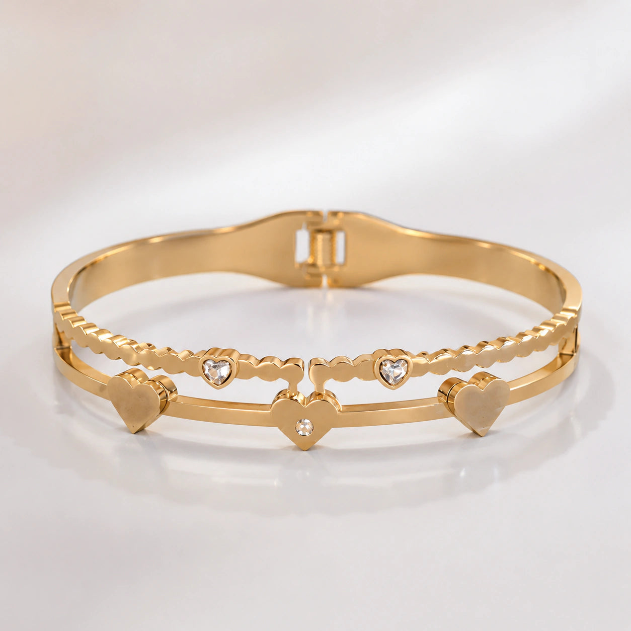 Close-up of heart crystals and scallop kada detailing