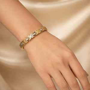 Side view of the gold openwork crystal kada