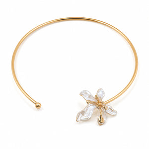 Angled view of the gold pearl floral collar Hasali
