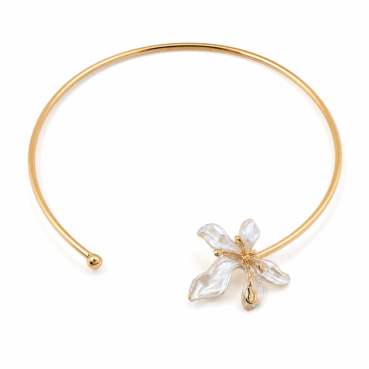 Angled view of the gold pearl floral collar Hasali