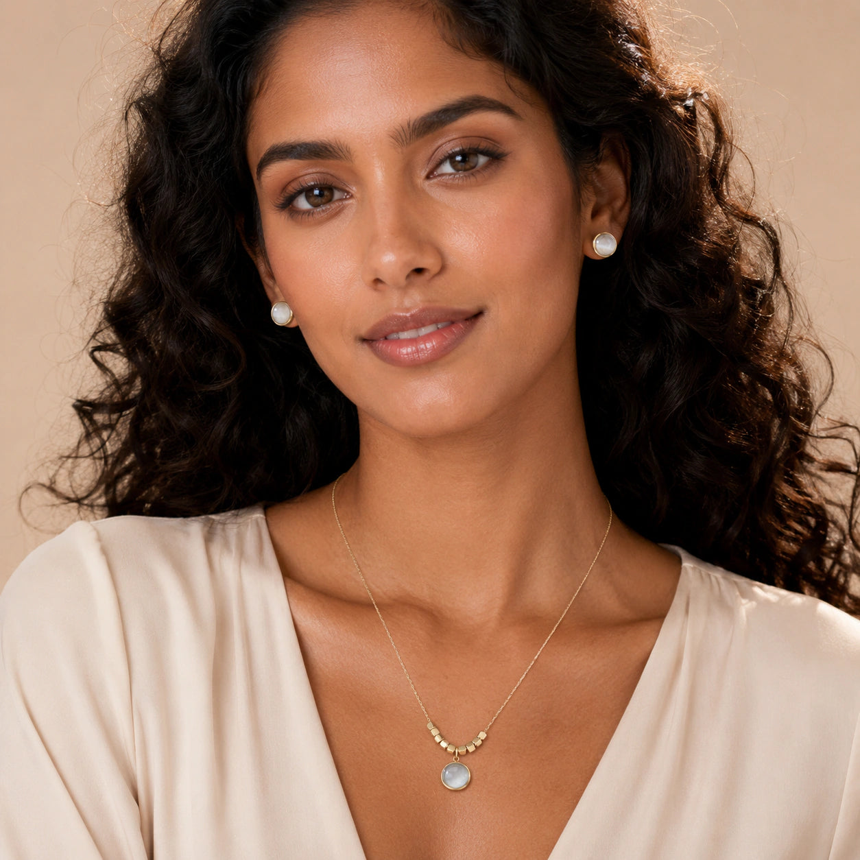Complete components view of the gold pearl necklace and earrings set