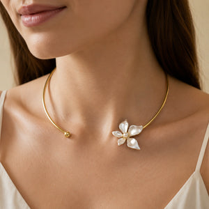Alternate product view of the gold pearl-white floral Hasali