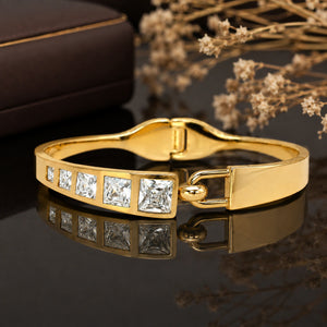 Close-up of square crystal bars and glossy gold detailing