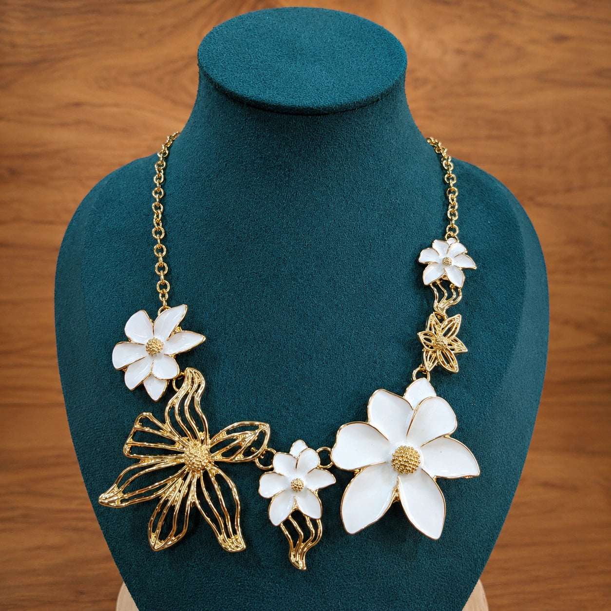 Alternate detail view of the white floral openwork Hasali