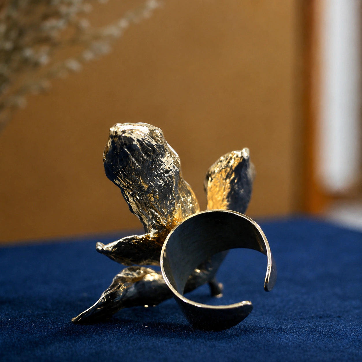 Close-up of pearl-white leaf vine ring detailing