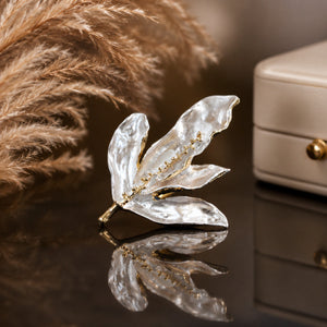 Pearl-white leaf vine open statement ring