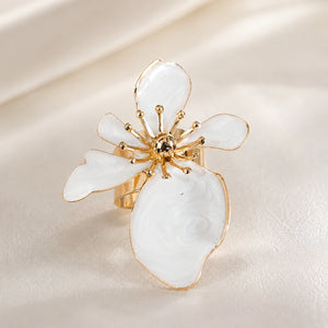 Pearl-white marbled petal statement ring