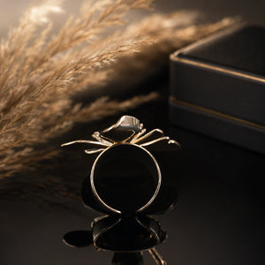 Side view of the pearl-white marbled petal ring
