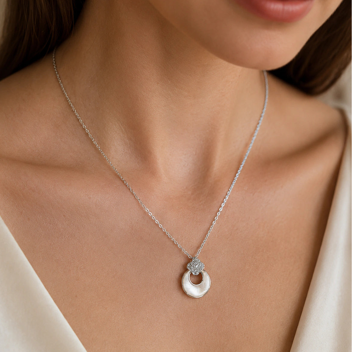 Korean-style silver crystal floral halo pendant necklace