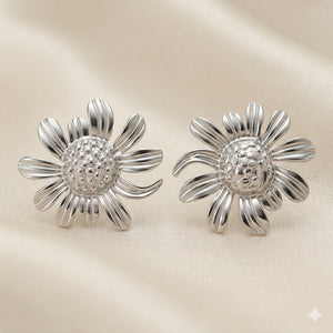 Product details card for silver ribbed daisy stud earrings
