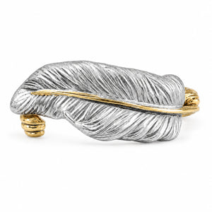 Angled view of the two-tone engraved feather kada