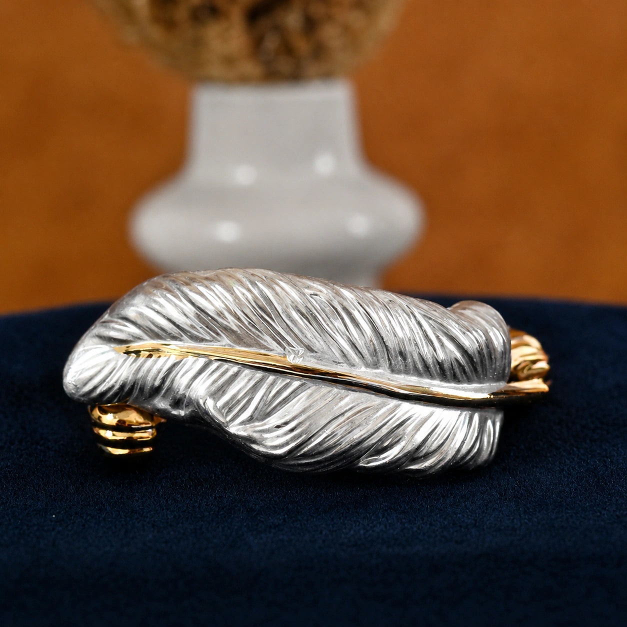 Side view of the two-tone engraved feather kada