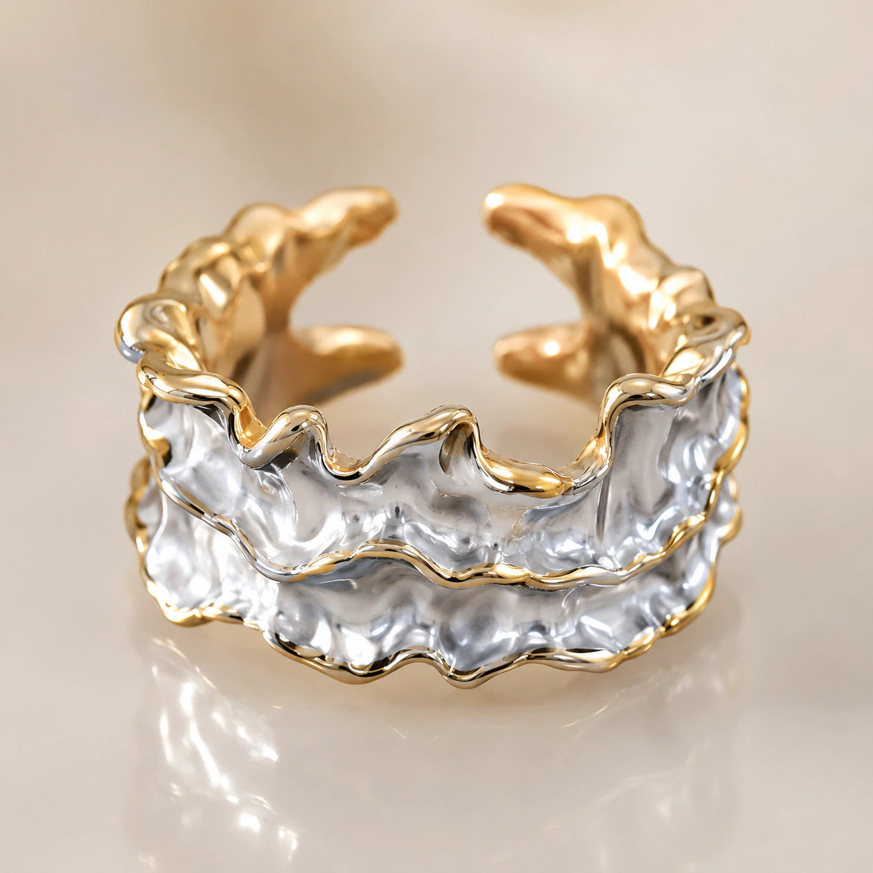 Side view of the two-tone molten wave ring