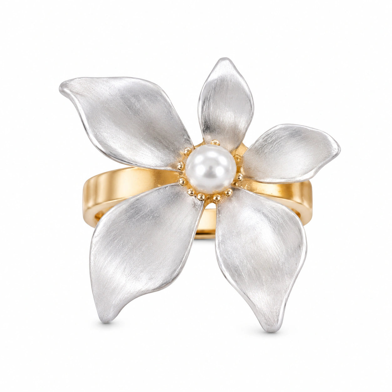 Angled view of the two-tone pearl floral ring