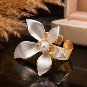 Two-tone pearl floral statement ring