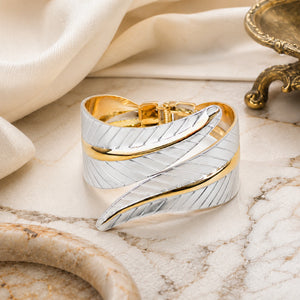 Alternate detail view of the engraved ribbon-leaf kada
